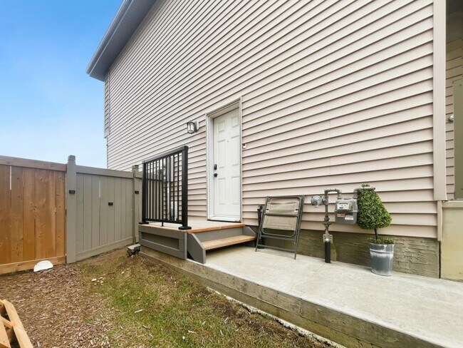 Photo du bâtiment - 1.0 bedroom in Edmonton Alberta T6W 3Z6