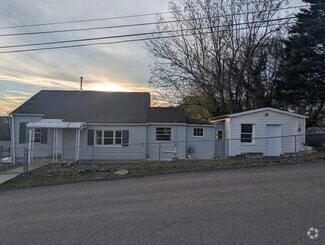 Building Photo - 801 Cox St