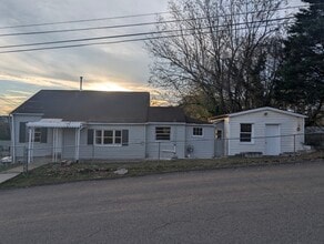 Building Photo - 801 Cox St