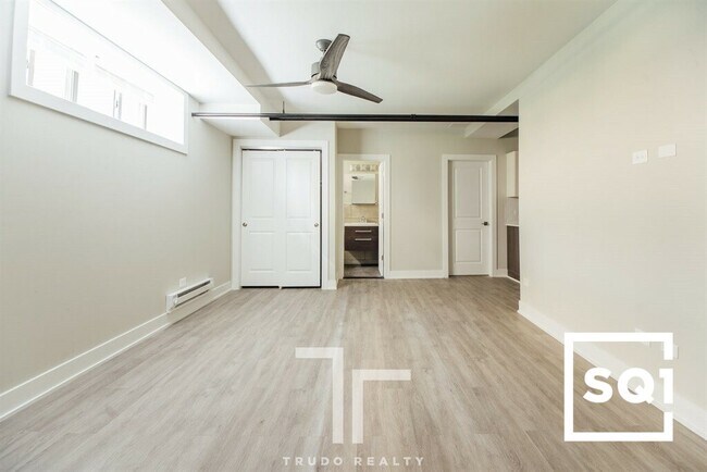 Building Photo - 4350 N Cicero Ave