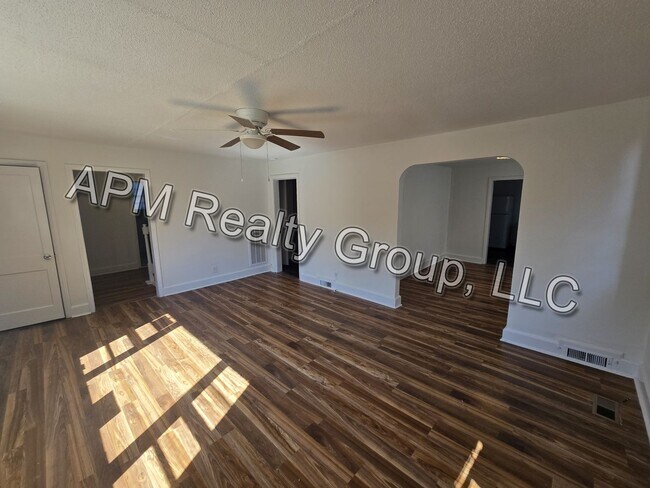 Building Photo - 4 Bedroom All Brick House