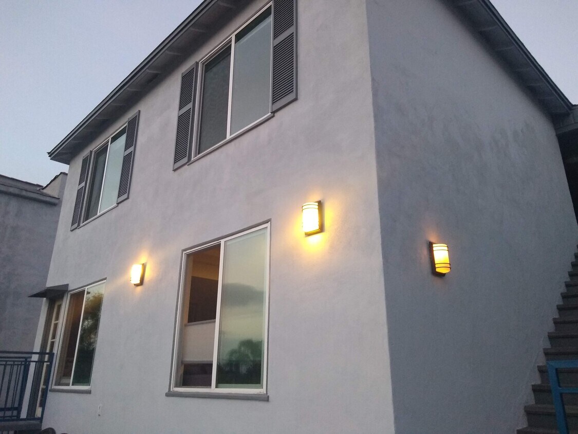 Duplex - 1640 S Curson Ave