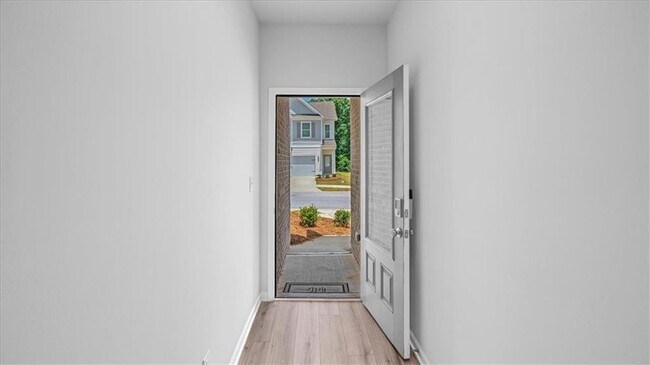 Foto del edificio - 7573 Knoll Hollow Rd