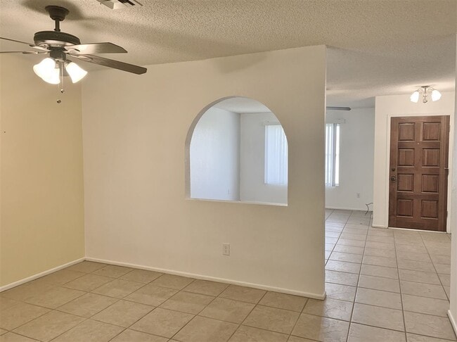 Building Photo - 2045 S 14th Ave