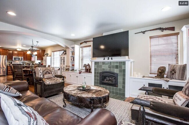 Foto del edificio - 670 Woodside Ln