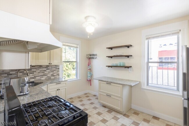 Building Photo - 617 Washington Ave