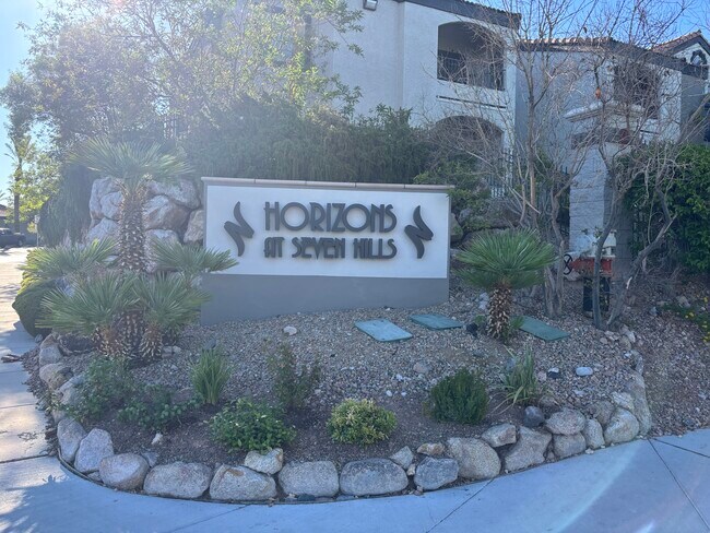 Foto del edificio - 950 Seven Hills Dr