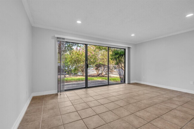 Building Photo - 12900 Walden Rd
