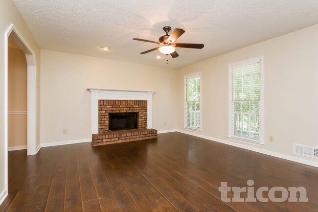 Foto del edificio - 329 Stratford Dr