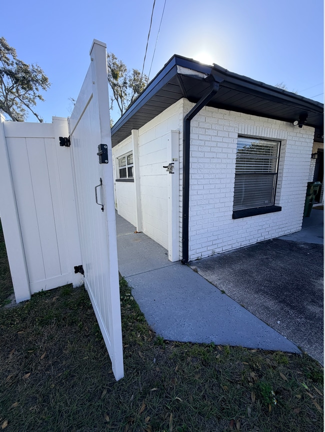 Building Photo - 4005 N Glen Ave