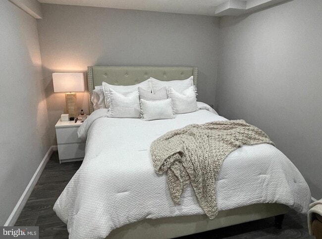 Building Photo - 3616 Oval Dr