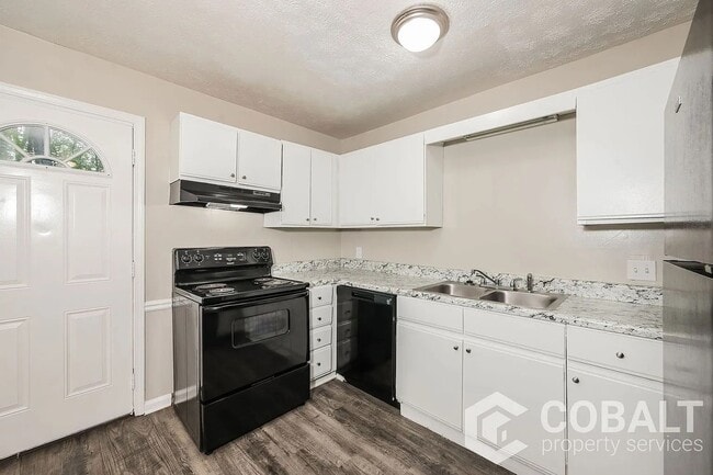 Foto del edificio - 3517 Creekview Pl