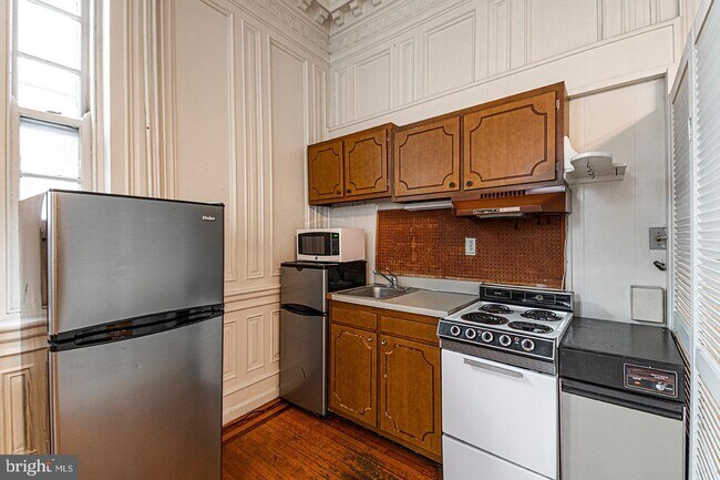 Building Photo - 229 S 22nd St