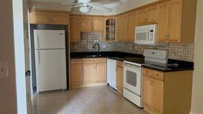 Foto principal - 8401 W Sample Rd