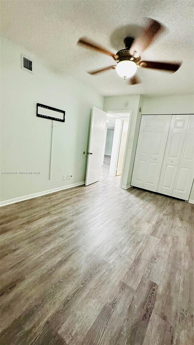 Building Photo - 2091 Coral Ridge Dr