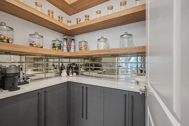 Building Photo - 298 Geillis Path