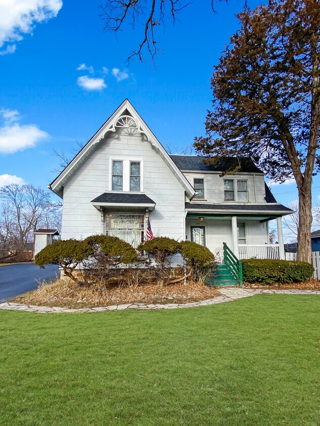 157 Slocum Lake Rd, Wauconda, IL 60084 Townhome Rentals in Wauconda