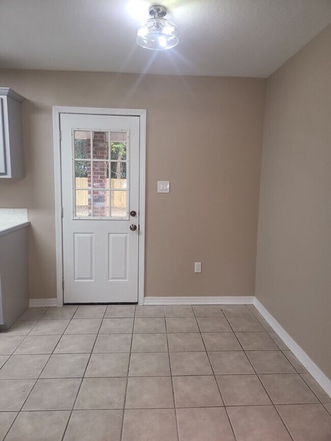 Building Photo - North Islandview 108