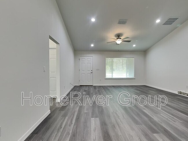 Foto del edificio - 129 Redwood Rd