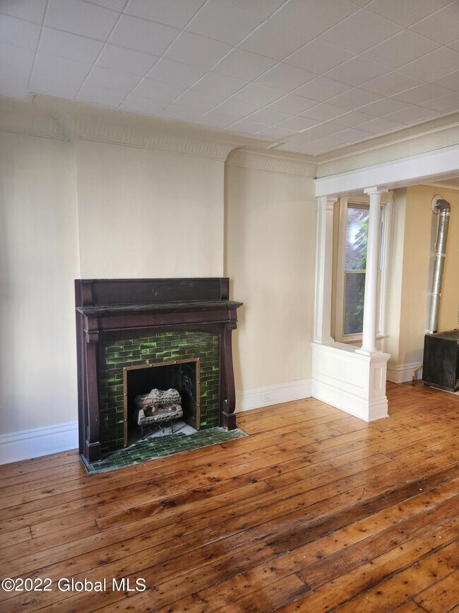 Building Photo - 384 8th St