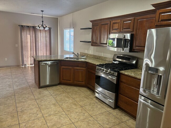 Foto del edificio - Beautiful 3 bedroom, 2.5 bath  townhome in...
