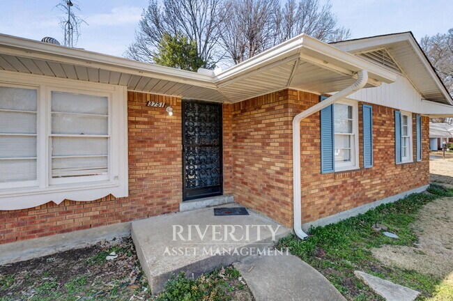 Building Photo - 3751 Charles Dr