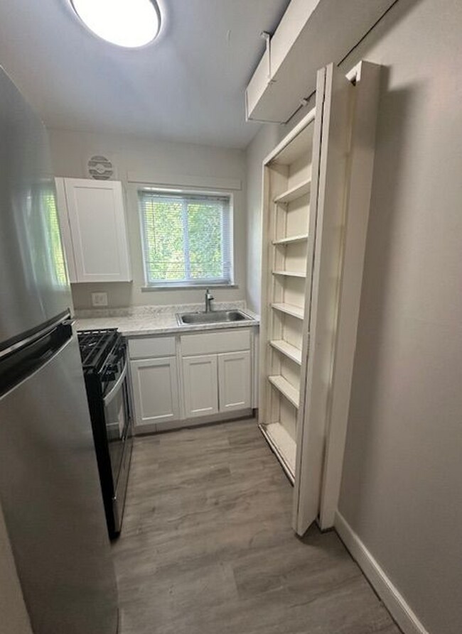 Foto del edificio - 2112 Riverside Dr