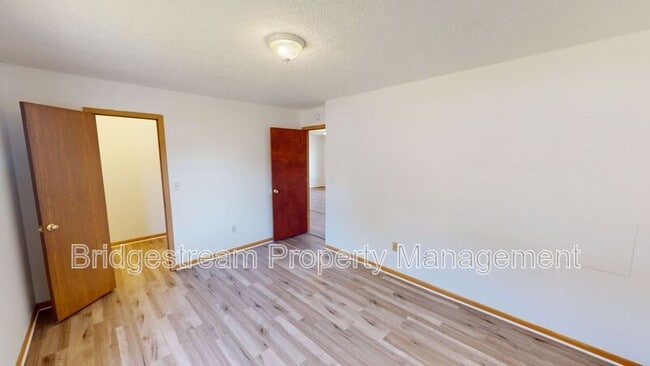 Foto del edificio - 214 Woodsview Dr