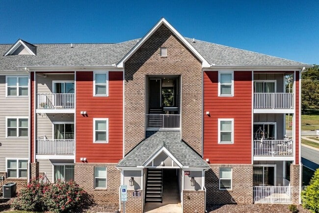 Building Photo - 2778 2nd St NE