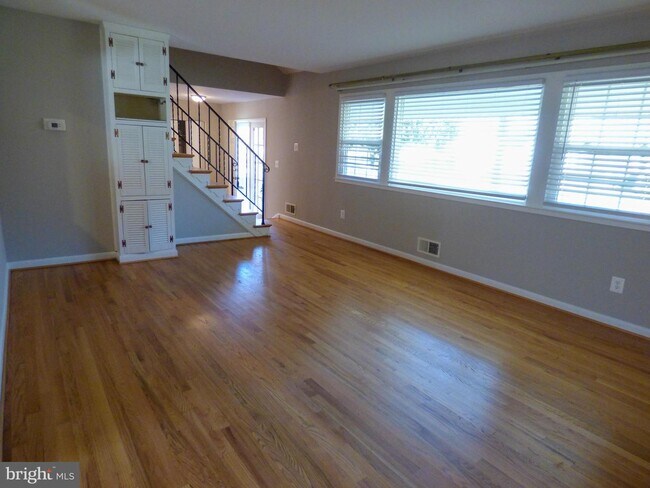 Building Photo - 8428 Cherry Valley Ln
