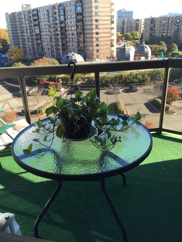 Foto del edificio - 8380 Greensboro Dr