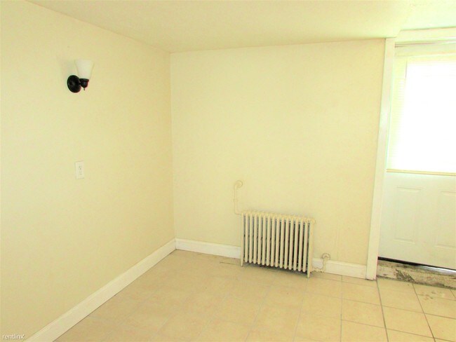 Building Photo - 12 Linden St