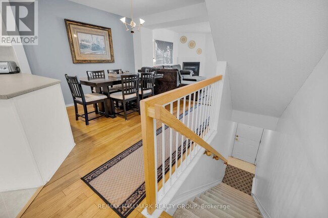 Building Photo - 250 Cresthaven Dr