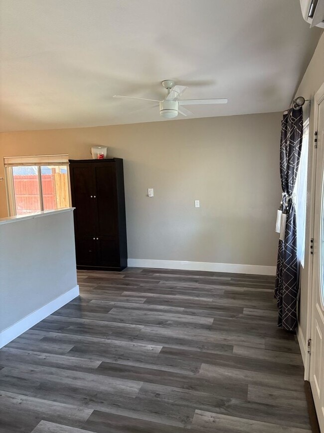 Building Photo - Comfortable 3-Bed Home in Prime Sacramento...
