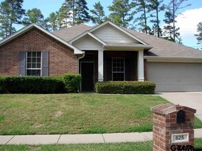 Building Photo - 625 Winding Brook Ln
