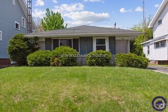 Building Photo - 4111 Parrakeet Ave