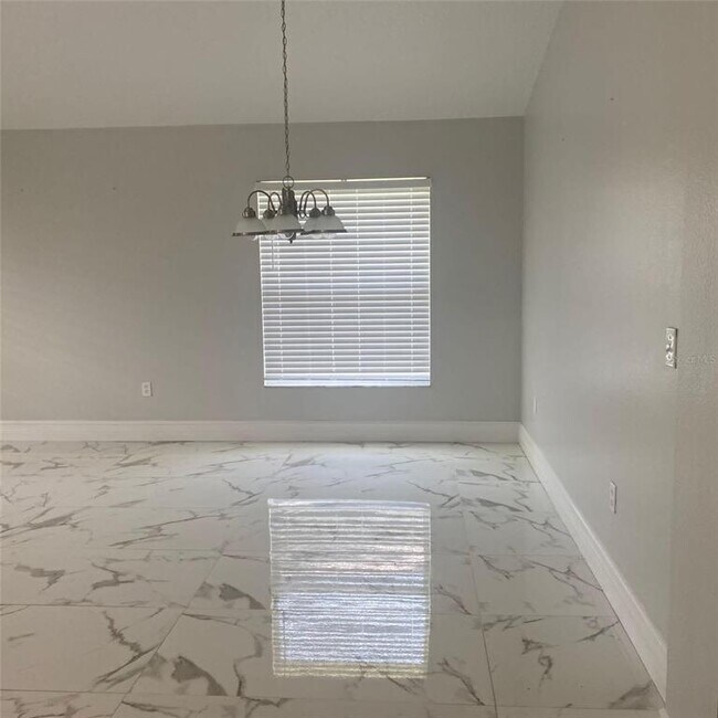 Building Photo - 2713 Callaway Ln