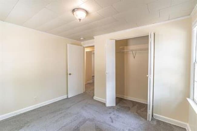 Building Photo - 885 S Stephens St