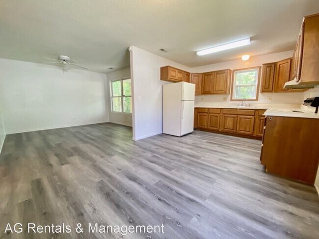 Building Photo - 3 br, 1 bath House - 326 W Butler St
