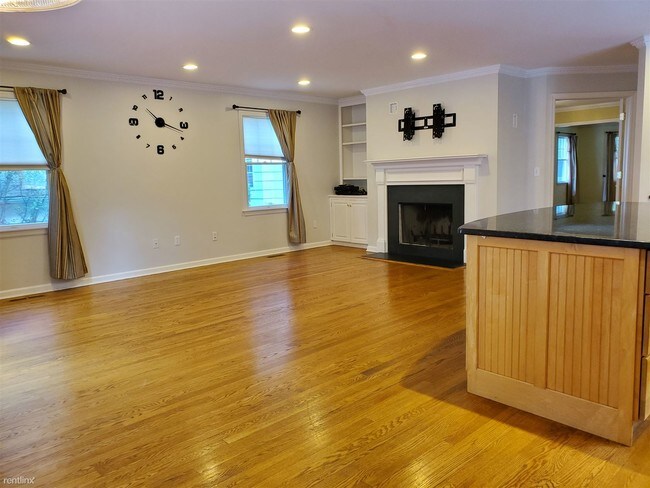 Building Photo - 4 br, 4.5 bath House - 25 Edmond St