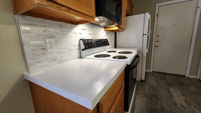 Foto del edificio - 2016 Lee Dr