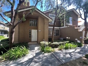 Building Photo - 13220 Royalcrest Ct