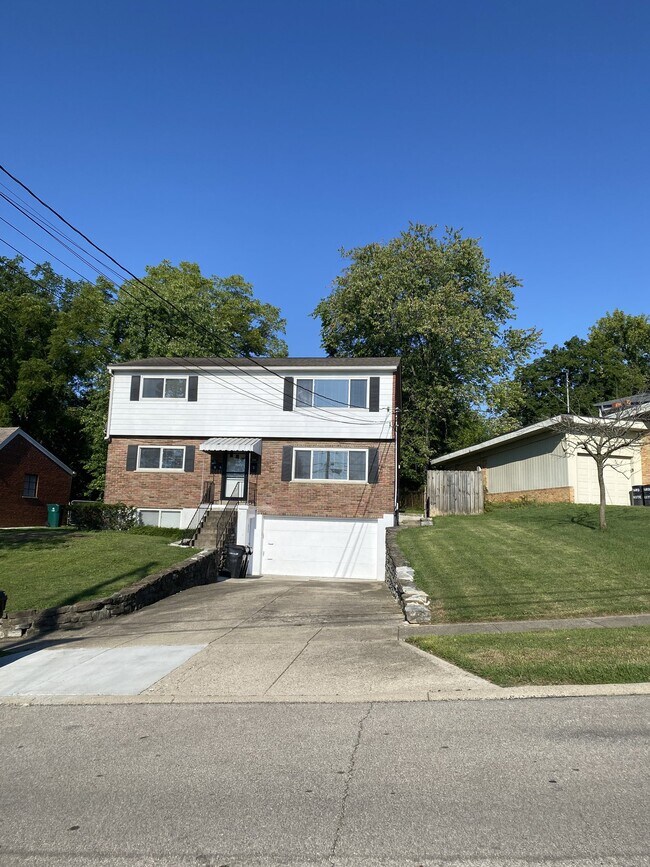 Building Photo - 4947 Charlemar Dr