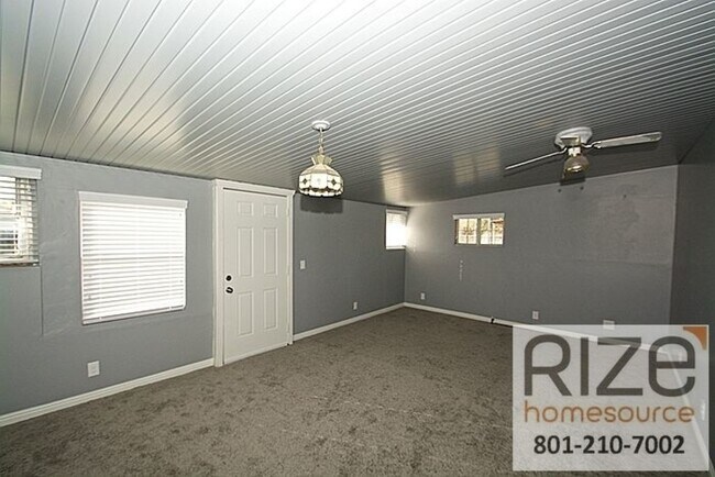 Foto del edificio - 1172 S Redwood Dr