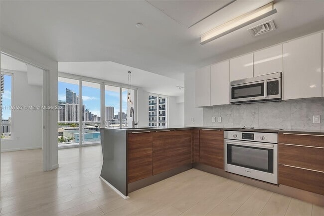 Foto del edificio - 601 NE 27th St