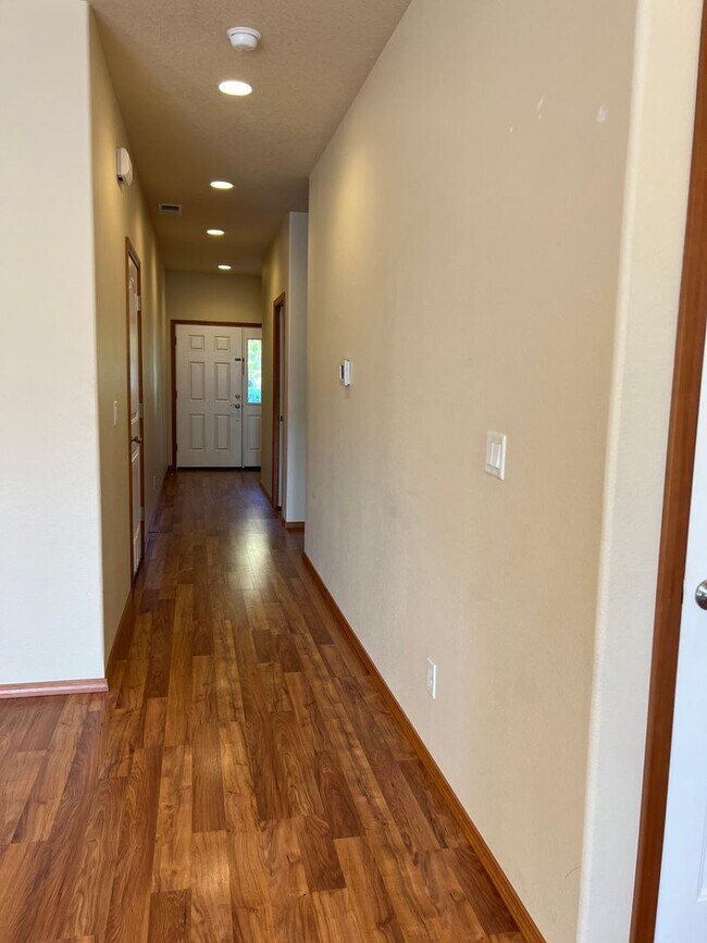 Foto del edificio - 417 SW Pemberly Loop