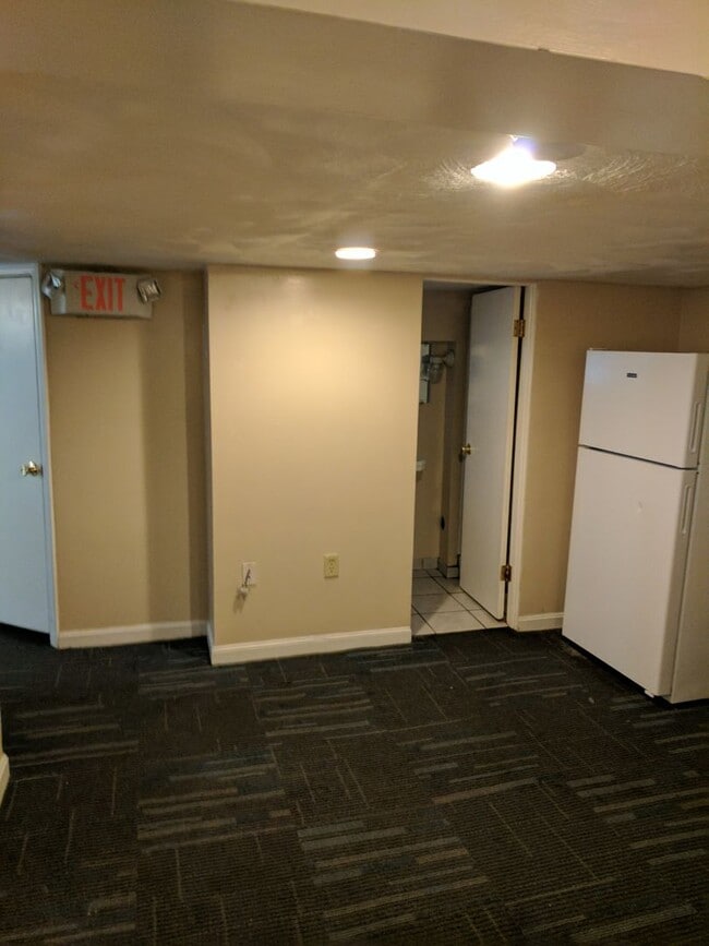 Building Photo - 242 Meyran Ave