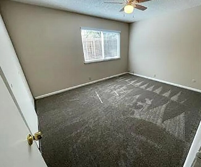 Foto del edificio - 1563 Valle Vista Ave