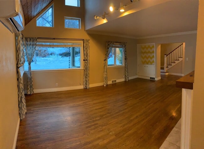 Building Photo - 9 N Garfield Ave