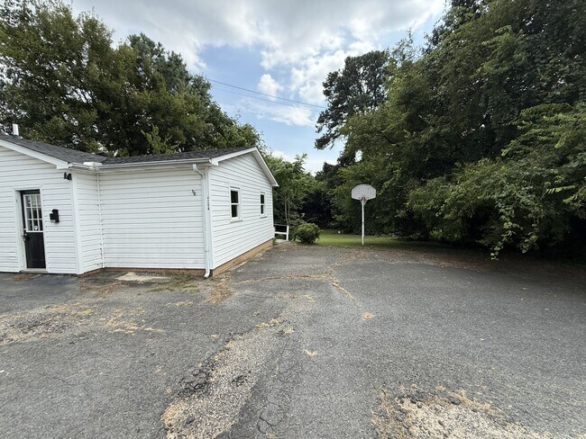 Foto del edificio - 420 Jackson Park Rd